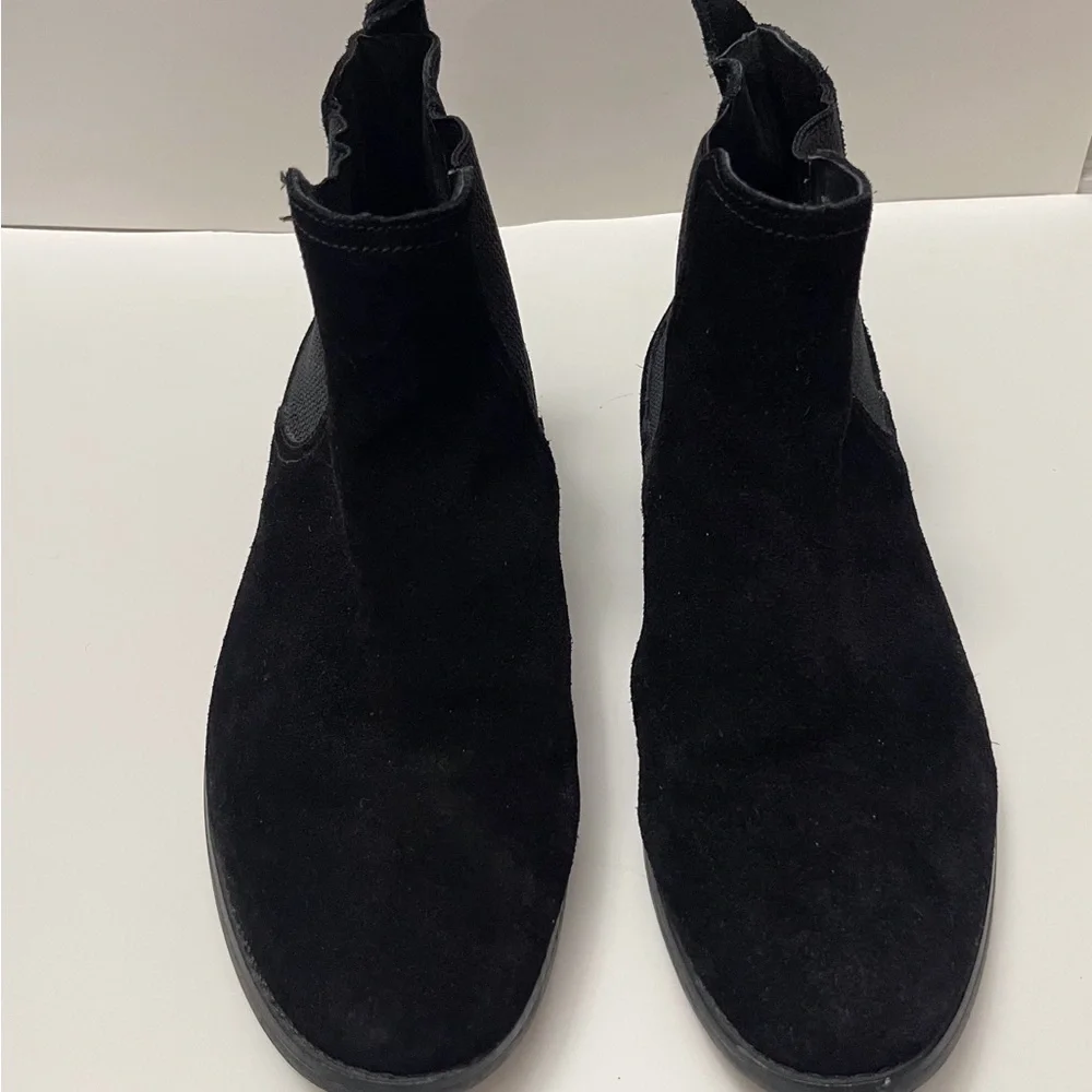 Black suede men's Chelsea boots classic chic preppy work fall office workwear